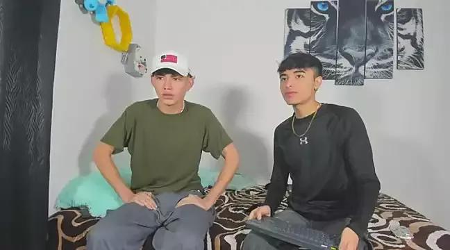 Maxxi_hot23 from StripChat