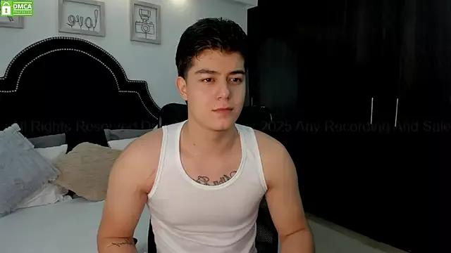 MaxxiCruz from StripChat is Freechat
