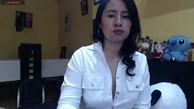 Megan_hotwife from StripChat is Freechat