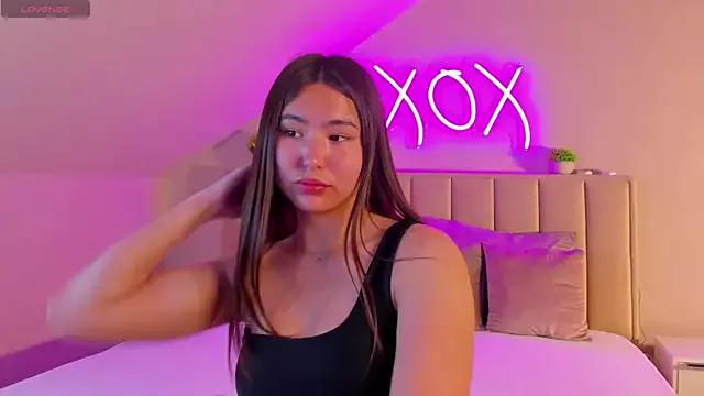 Megan_Williamms from StripChat is Freechat