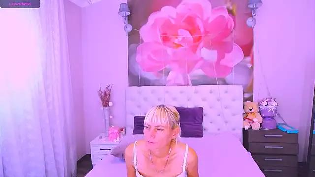 MelanieCat from StripChat is Freechat
