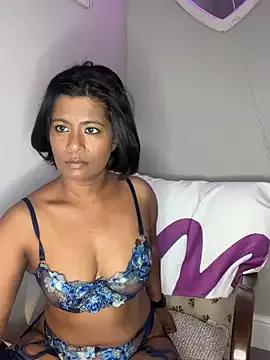 Melarose82 from StripChat is Freechat