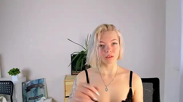 MelinMonro from StripChat is Freechat