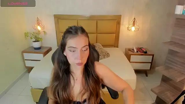 MELISSAROUGE from StripChat is Freechat