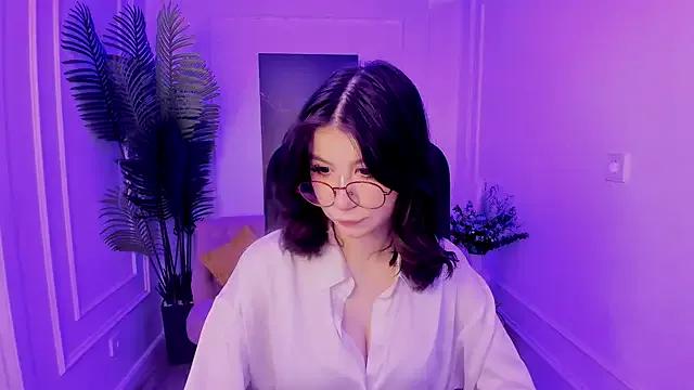 MeLLSawertyq from StripChat is Freechat