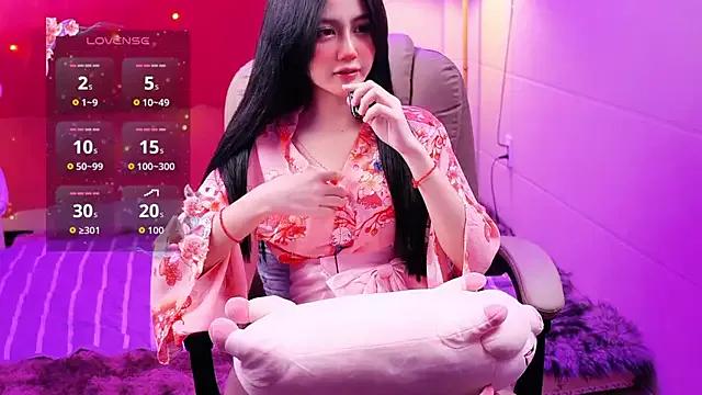 Meozbaby from StripChat is Freechat