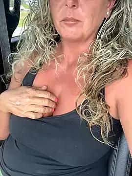 messyelle69 from StripChat