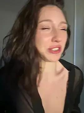 MiaaLoveeee from StripChat