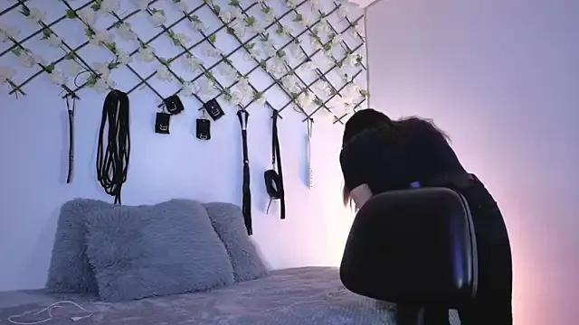 MiaCollinssx from StripChat is Freechat