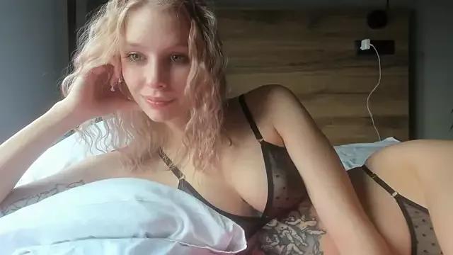 MiaDavis21 from StripChat is Freechat