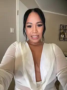 mialuna- from StripChat is Freechat