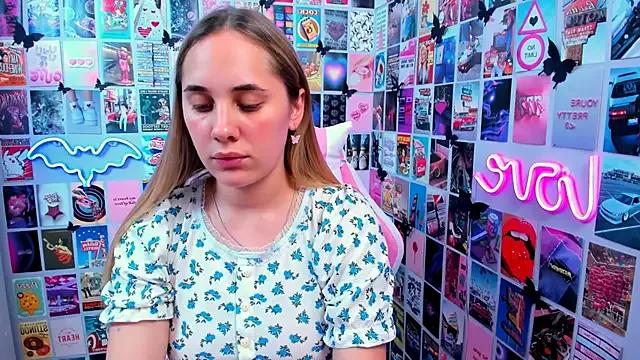 MiaMilas from StripChat is Freechat