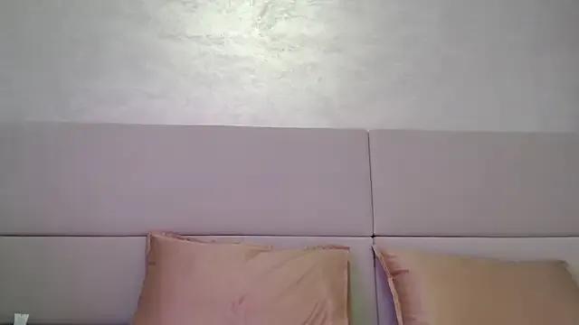 MiaRie from StripChat is Freechat