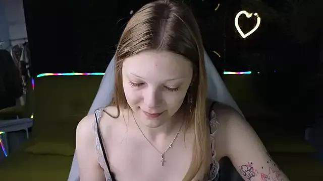 MiaWhisper from StripChat is Freechat