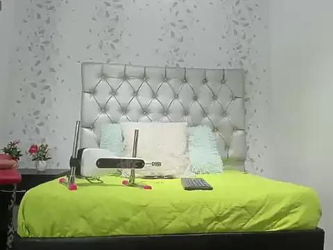 michelle_perla from StripChat is Freechat