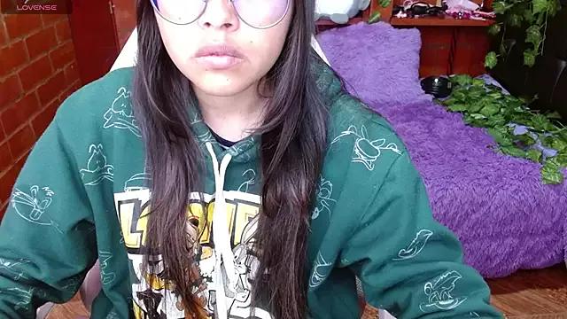 MidoriQuiinn from StripChat is Freechat