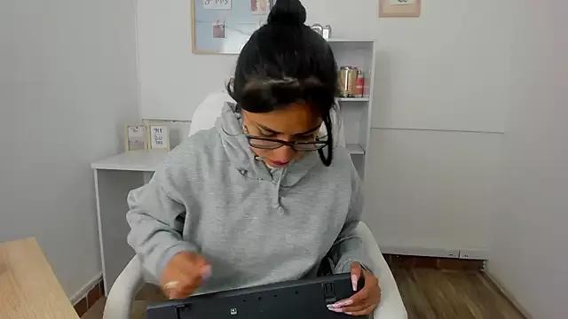 MiiaaaM from StripChat