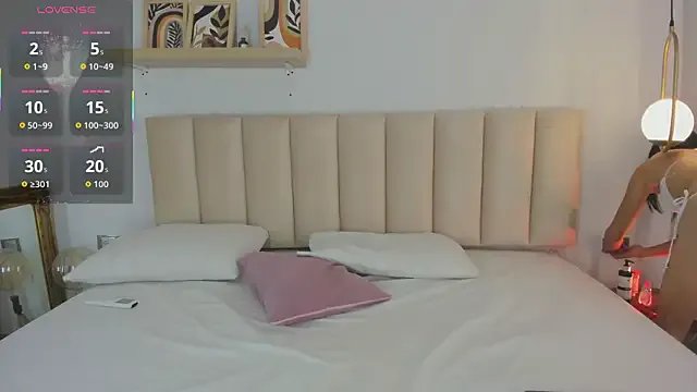 MiiaColliins on StripChat 