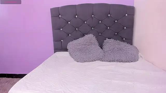 miichelle_0 from StripChat is Freechat