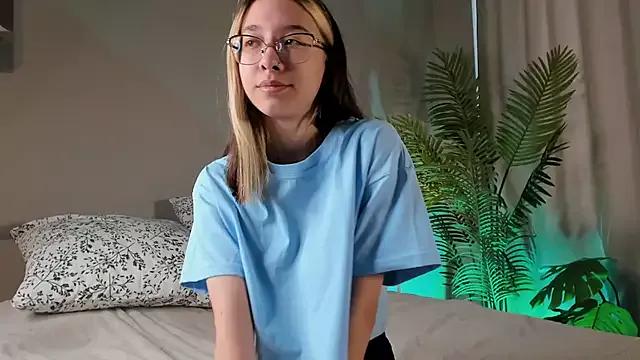 Mila_mounberry from StripChat is Freechat