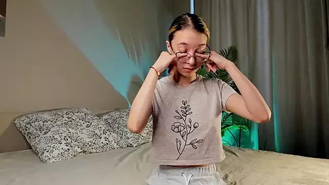 Mila_mounberry from StripChat is Freechat