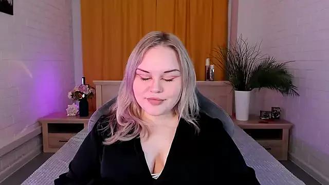 MilaTory from StripChat is Freechat