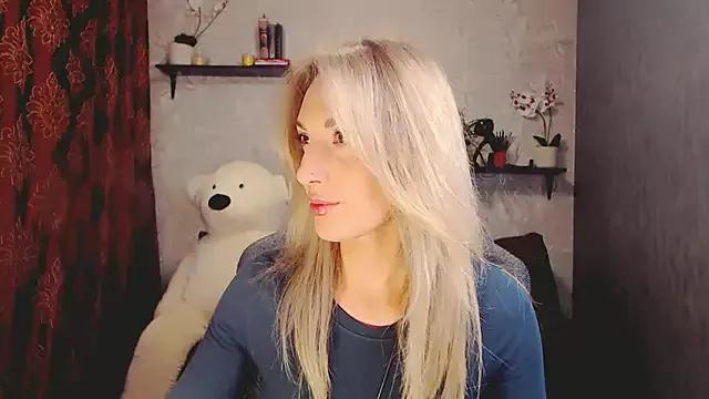 MillaXQueen from StripChat is Freechat