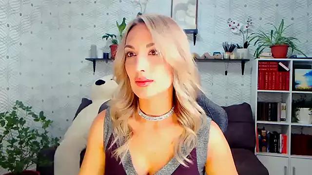 MillaXQueen from StripChat