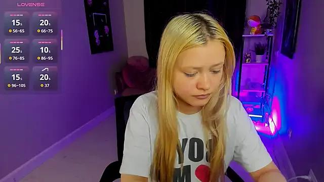 Millie_Vanillies from StripChat is Freechat