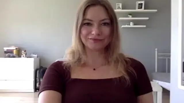 MillieShow from StripChat is Freechat