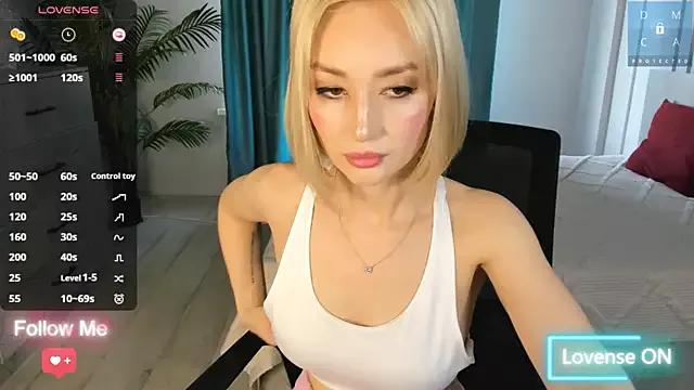 MinaDiamondd from StripChat is Freechat