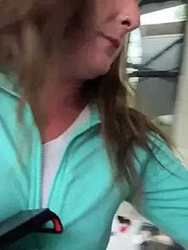Mini_And_The_Bear from StripChat is Freechat