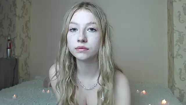 minidivaa_ from StripChat