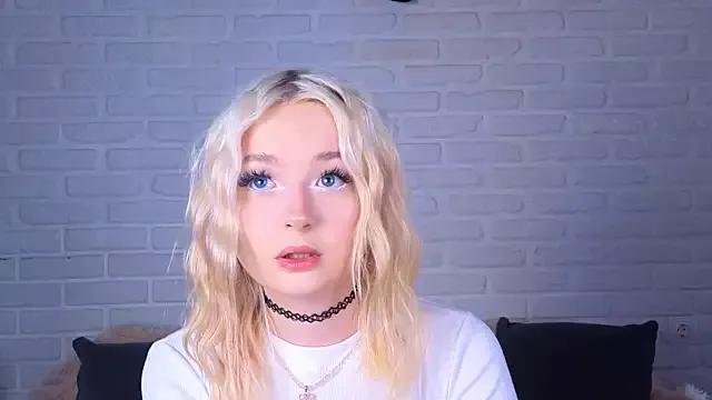 minigirl from StripChat is Freechat