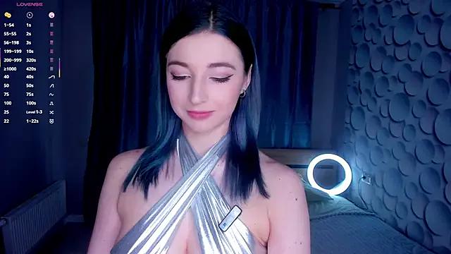 MinnieHiness from StripChat