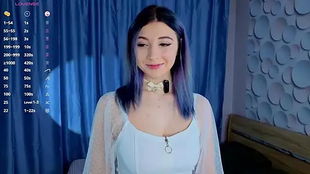 MinnieHiness from StripChat
