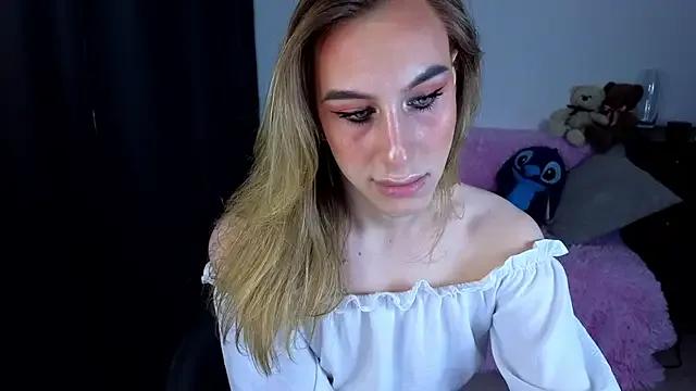 MiraBella10 from StripChat is Freechat