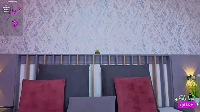 Miranda_Blair from StripChat is Freechat