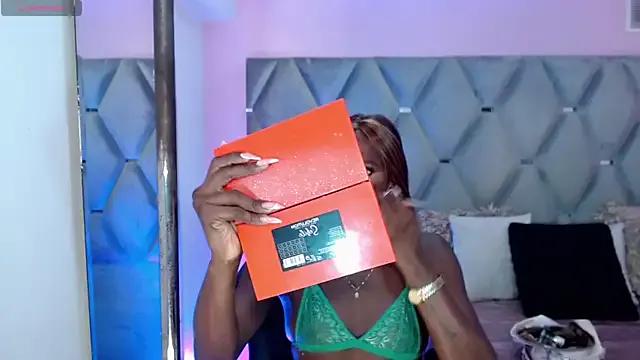 Miranda_Collins from StripChat is Freechat