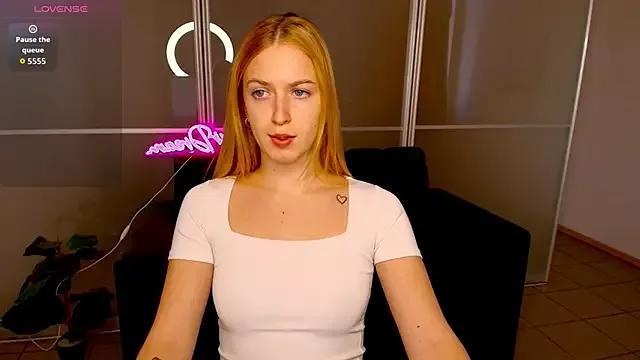MirandaMayers from StripChat is Freechat