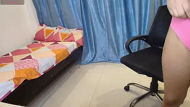 Miss-Ayraa from StripChat is Freechat