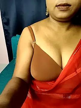 Miss-oly from StripChat is Freechat