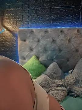 Miss_Isabellaa from StripChat is Freechat