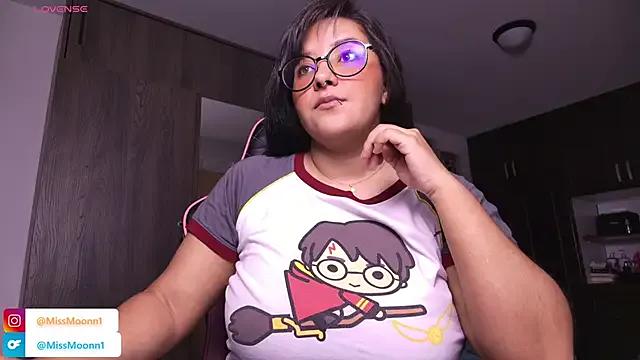 MissMoonn1 from StripChat is Freechat