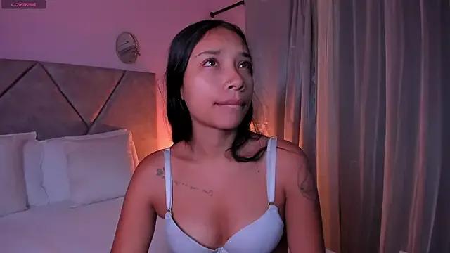 MissPocahontass from StripChat