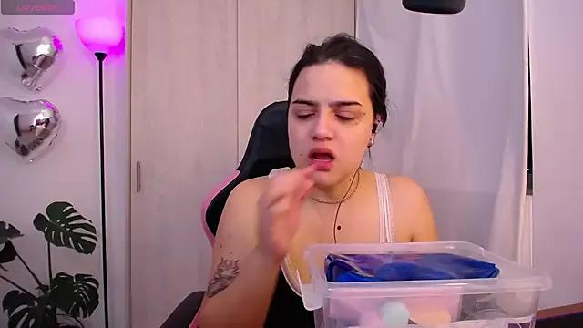MissPuchi from StripChat is Freechat