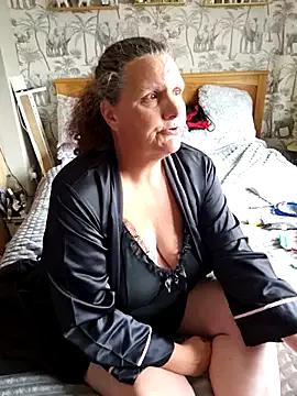 MissQueenBeex from StripChat is Freechat