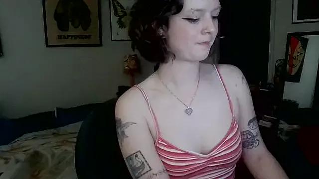 MissyLuvsU from StripChat is Freechat