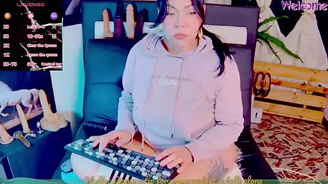 Mommy-pervert from StripChat