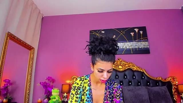 MoonaMuslim from StripChat